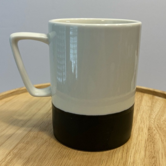 2013 Starbucks Mug 16 fl oz White/Black Classic Sleek Design - Picture 1 of 5